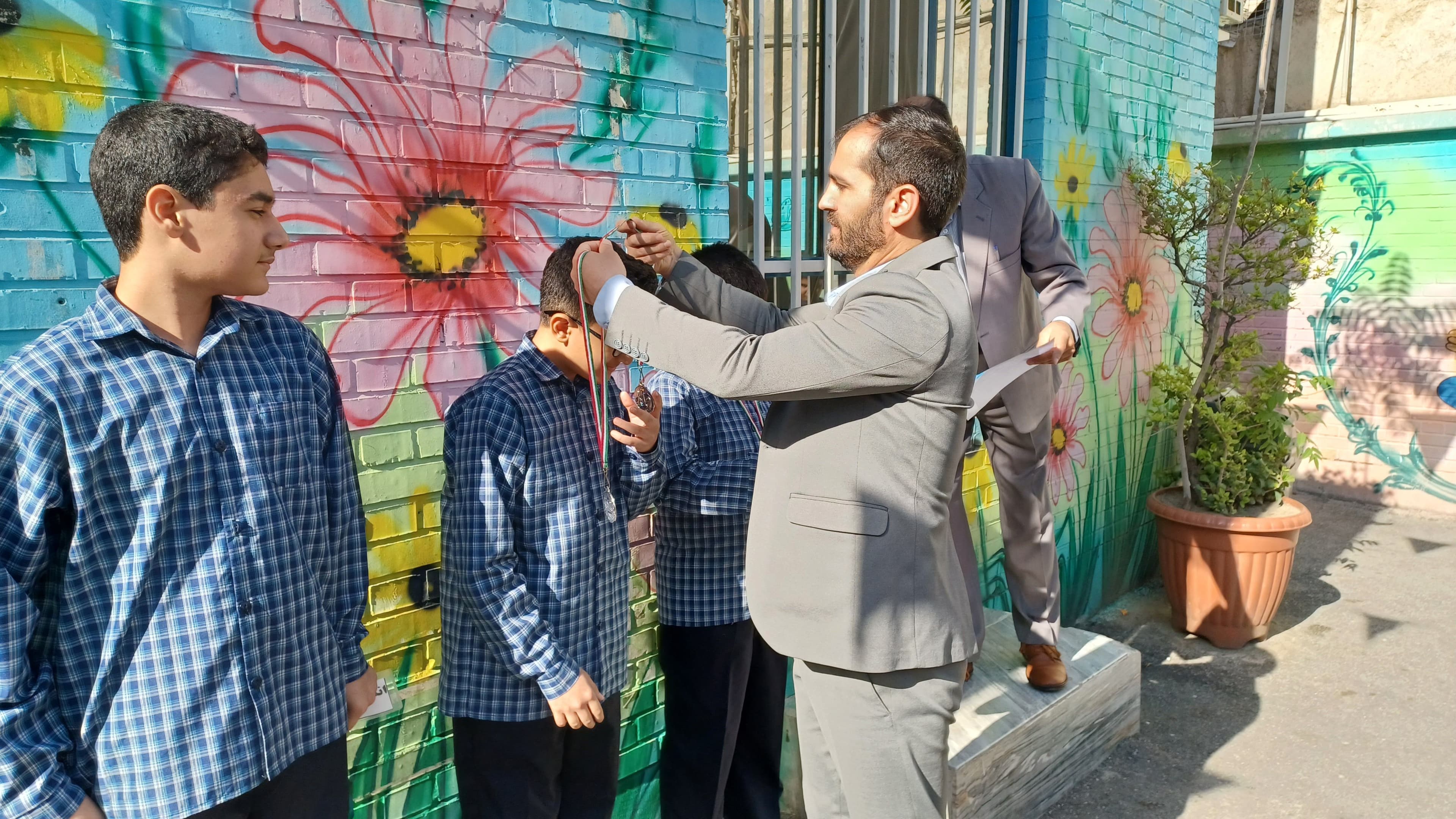 دبستان غیردولتی ابوریحان